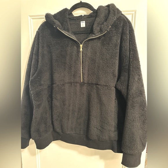 3/$15 Old Navy Half Zip Fuzzy Hoodie with Front Pocket in Black - Picture 1 of 4